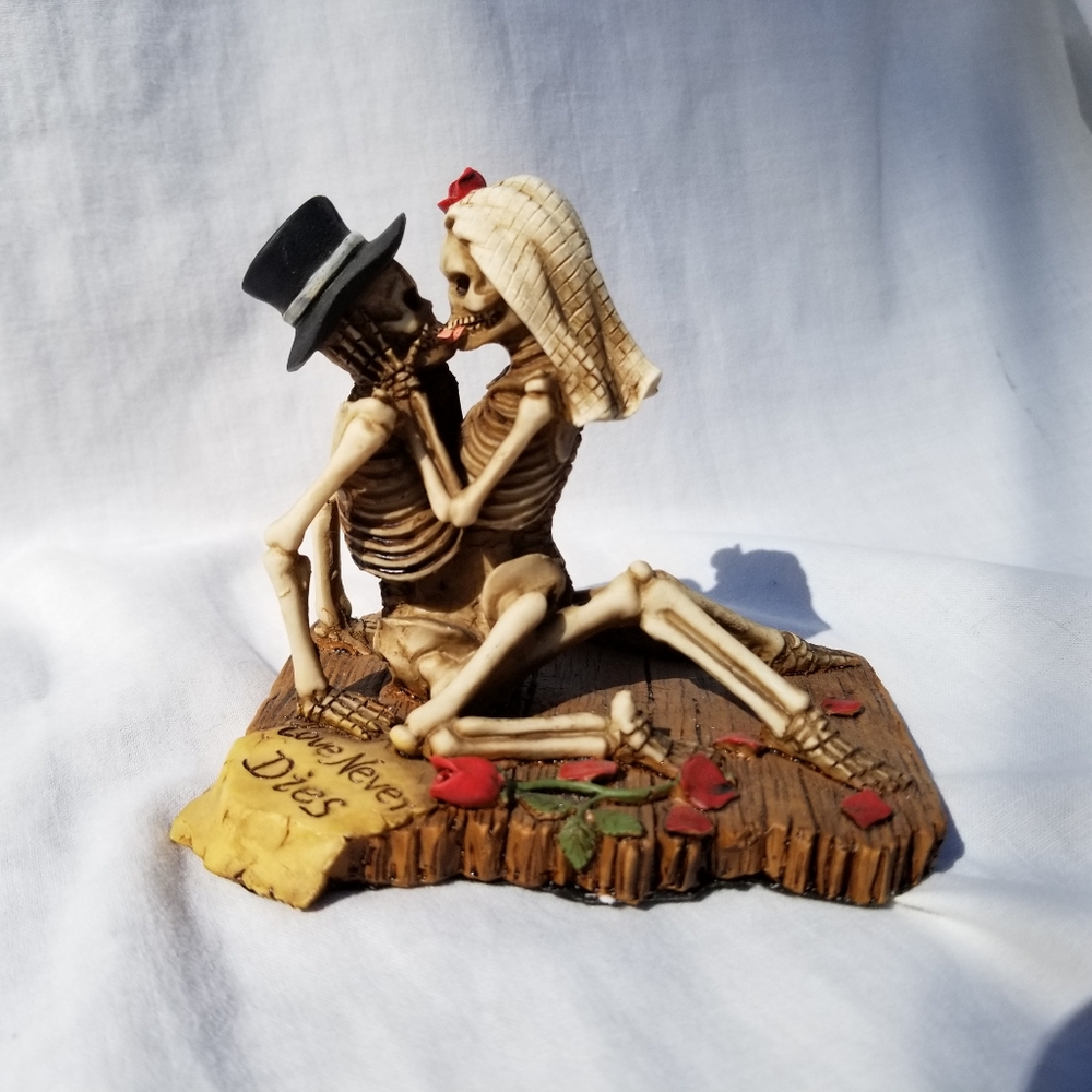 SUMMIT COLLECTION Love Never Dies Wedding Resin Skeletons Figures